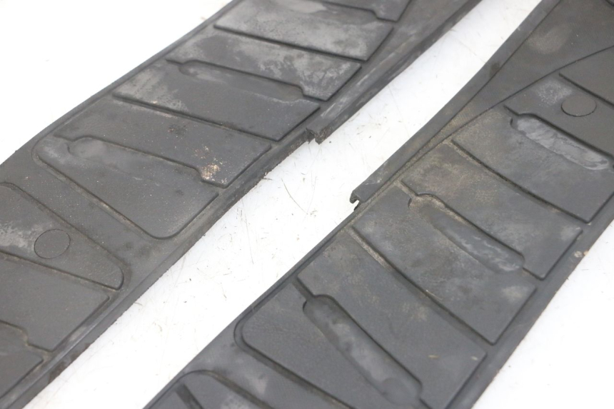 photo de CARENA PEDANA GOMME PIAGGIO SUPER LX 125 (2000 - 2003)