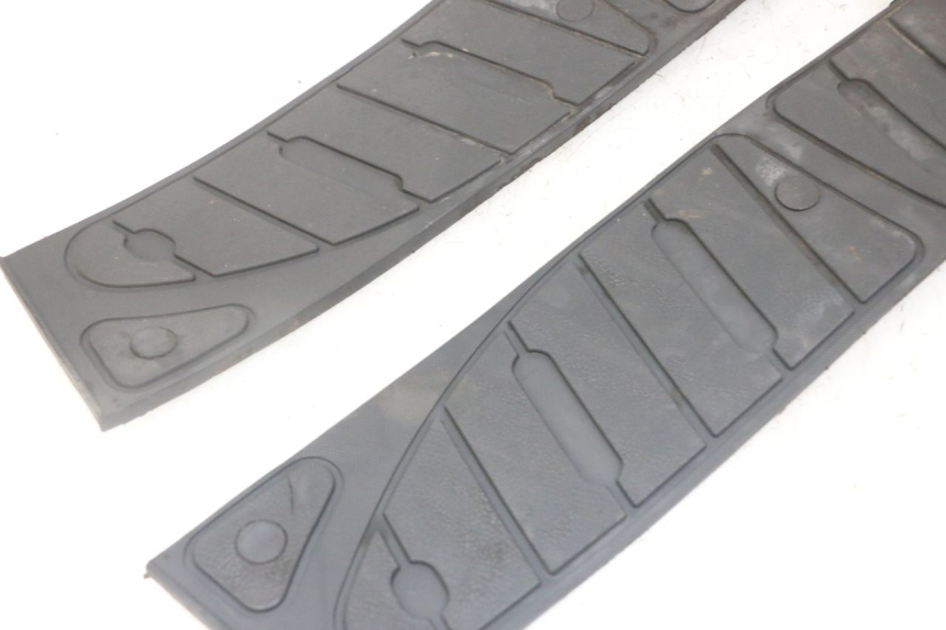 photo de CARENA PEDANA GOMME PIAGGIO SUPER LX 125 (2000 - 2003)