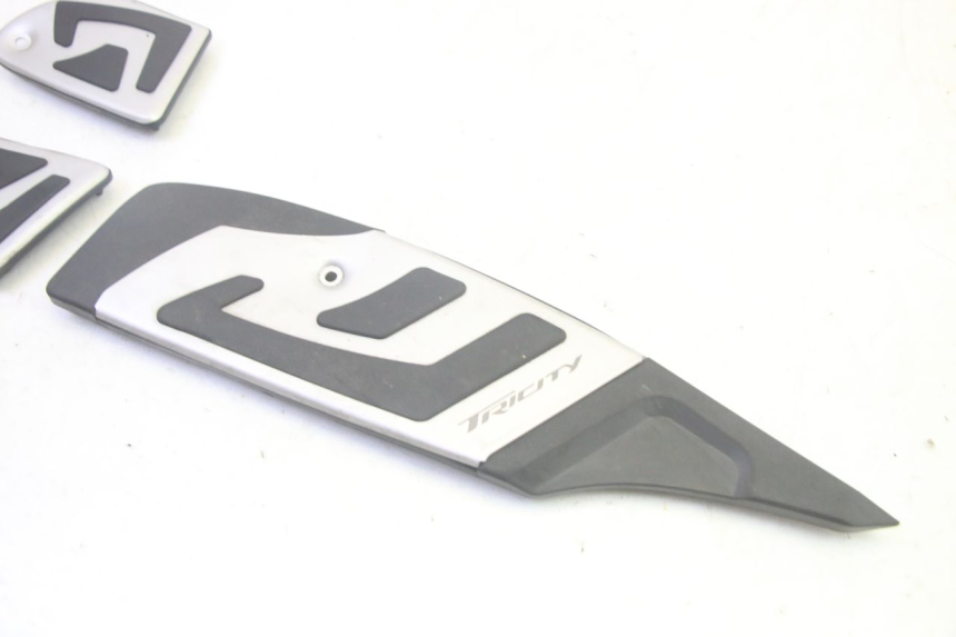 photo de CARENA PEDANA GOMME YAMAHA TRICITY 300 (2020 - 2024) - Zoom sullo stato d'uso