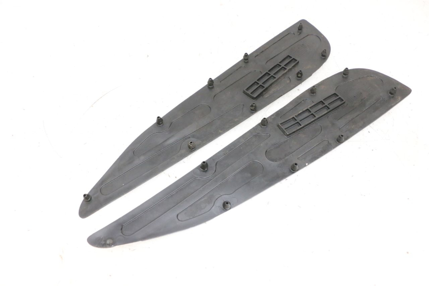 photo de TAPPETINO PEDANA YAMAHA X-MAX XMAX 125 (2010 - 2013) - Dettagli dei punti di fissaggio