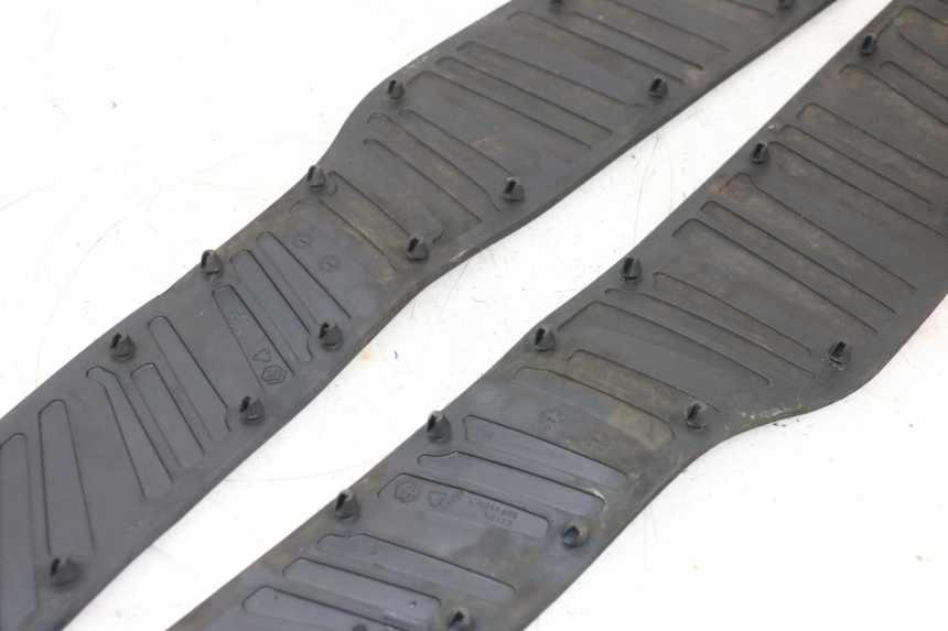 photo de Tappetino pedana PIAGGIO X8 125 (2004 - 2007) - Altra angolazione