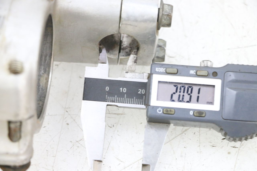 photo de PIASTRA HONDA CR 125 (1989 - 1991) - Zoom sullo stato d'uso