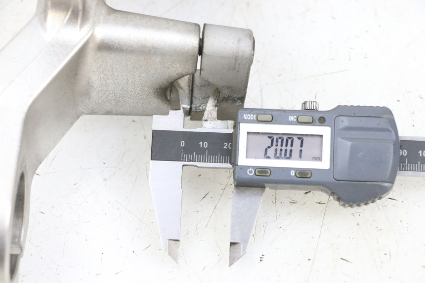 photo de PIASTRA SUPERIORE SUZUKI BURGMAN 650 (2013 - 2020)