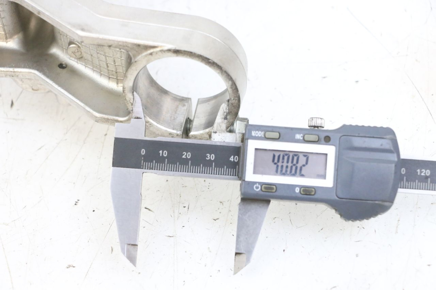 photo de PIASTRA SUPERIORE SUZUKI BURGMAN 650 (2013 - 2020)