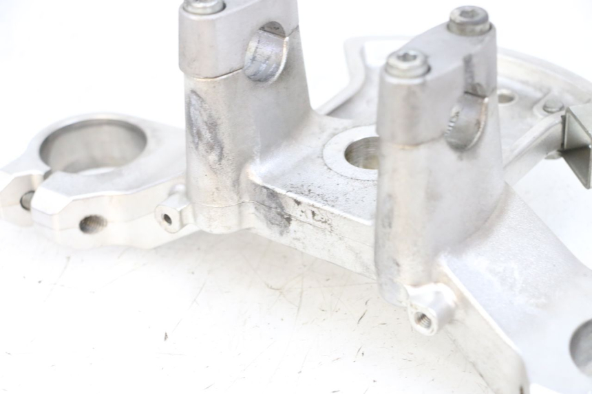 photo de PIASTRA SUPERIORE SUZUKI BURGMAN 650 (2013 - 2020)