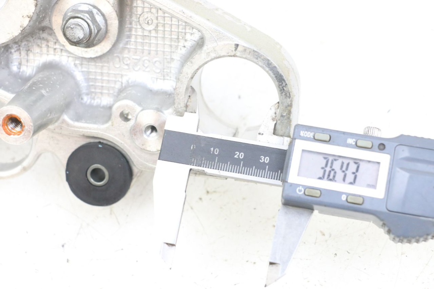 photo de PIASTRA SUPERIORE SUZUKI GZ MARAUDER 125 (1998 - 2004)