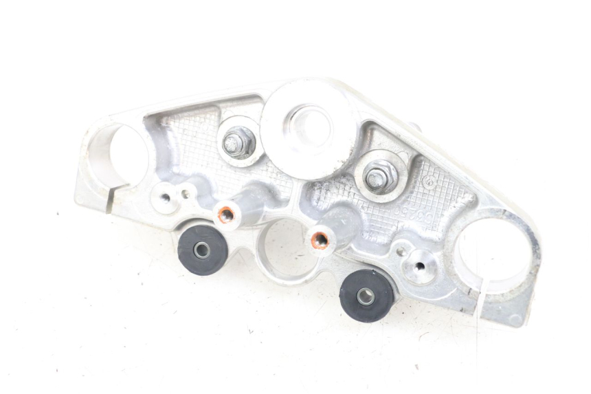 photo de PIASTRA SUPERIORE SUZUKI GZ MARAUDER 125 (1998 - 2004)