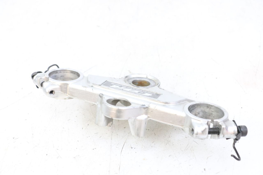 photo de PIASTRA SUPERIORE HONDA CBR F 1000 (1993 - 1996) - Primo piano tecnico