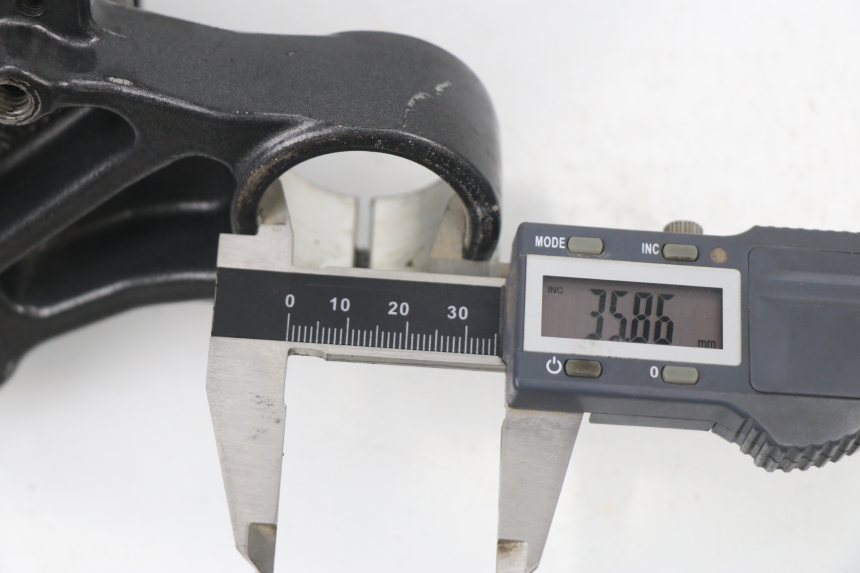 photo de PIASTRA SUPERIORE DERBI SENDA SM DRD 50 (2008 - 2013)