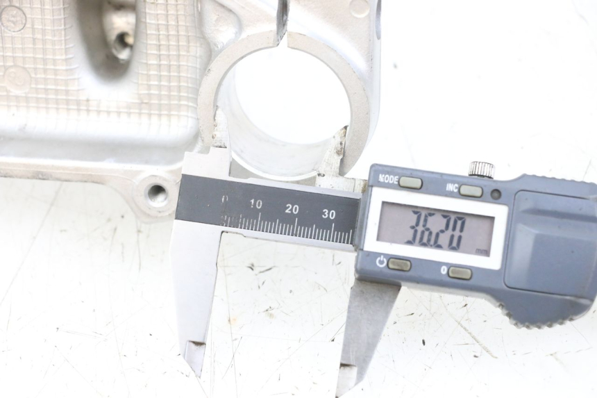 photo de PIASTRA SUPERIORE SUZUKI VL INTRUDER 125 (2004 - 2007)