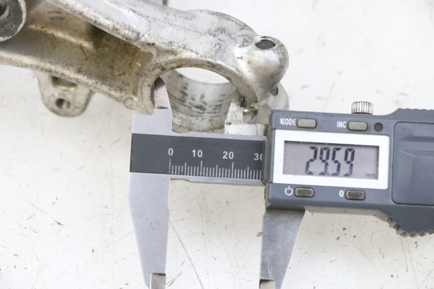 photo de Forcella superiore YAMAHA TTR 125 (2000 - 2020) - Zoom sullo stato d'uso