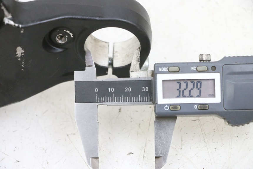 photo de PIASTRA SUPERIORE YAMAHA TZR 50 (2008 - 2016) - Dettaglio del componente