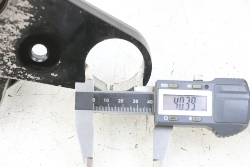 photo de PIASTRA SUPERIORE YAMAHA FZS FAZER 600 (2001 - 2003)