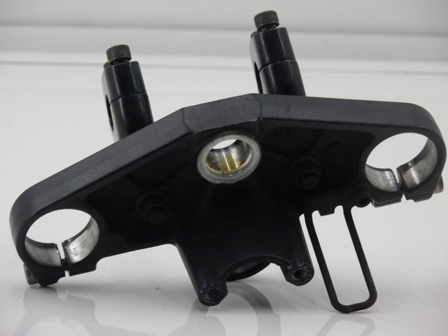 photo de PIASTRA SUPERIORE YAMAHA FZS FAZER 600 (2001 - 2003)