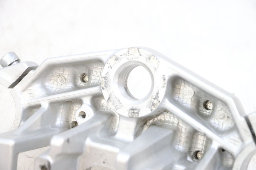 photo de PIASTRA SUPERIORE KAWASAKI ZR 7 750 (1999 - 2001) - Primo piano tecnico