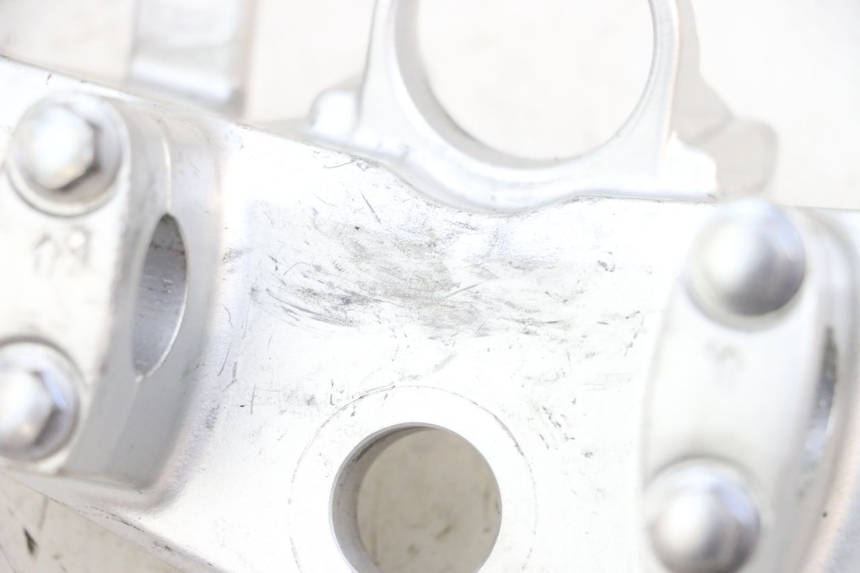 photo de PIASTRA SUPERIORE KAWASAKI ZR 7 750 (1999 - 2001) - Marcature e riferimenti originali