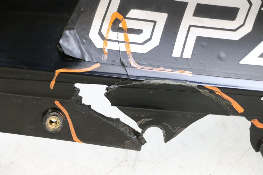 photo de CUPOLINO KAWASAKI GPZ RX 1000 (1986 - 1988) - Focus sulla struttura