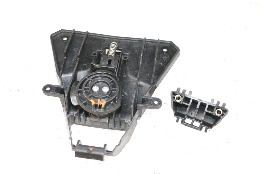 photo de BAULETTO YAMAHA NEO'S CORE 1 (2022 - 2026) - Dettagli dei punti di fissaggio