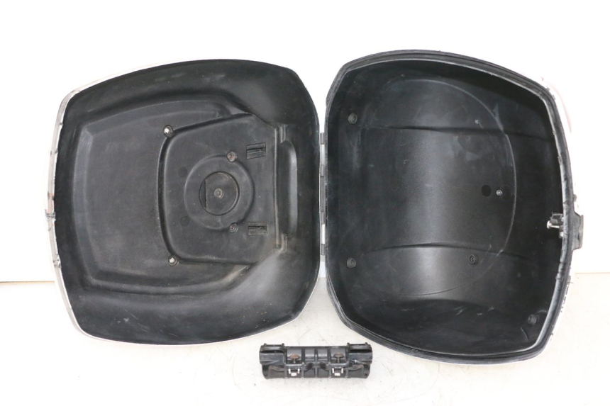 photo de BAULETTO PIAGGIO VESPA GTS SUPER IE 125 (2009 - 2016) - Primo piano tecnico