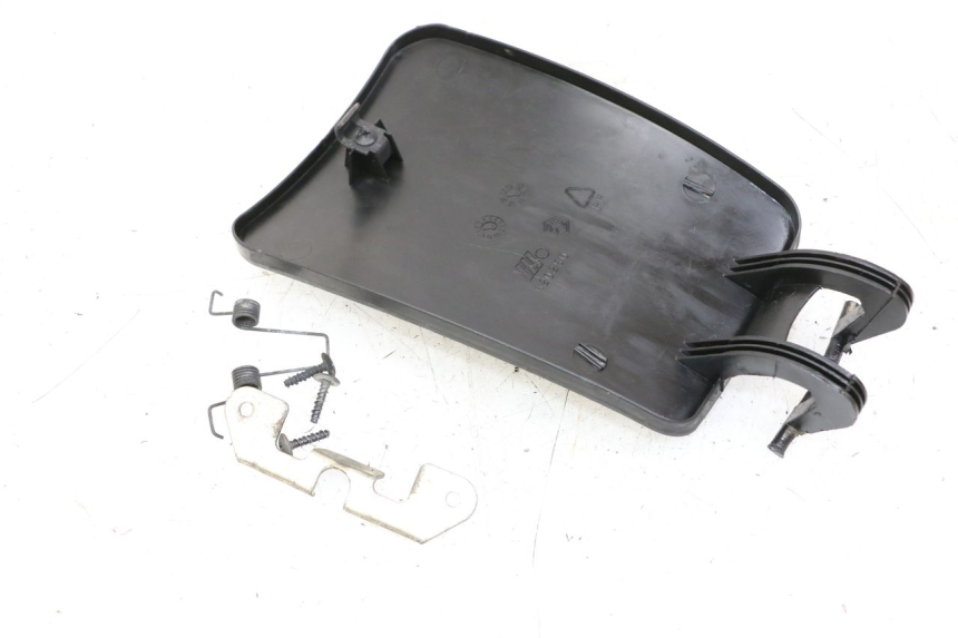 photo de SPORTELLO DEL SERBATOIO PIAGGIO MP3 LT 400 (2007 - 2012) - Dettaglio del componente