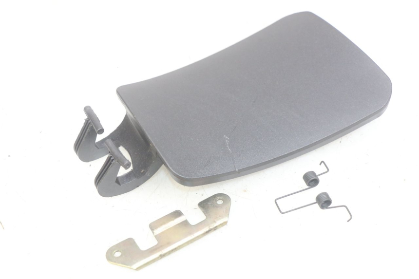 photo de SPORTELLO DEL SERBATOIO PIAGGIO X8 125 (2004 - 2007)