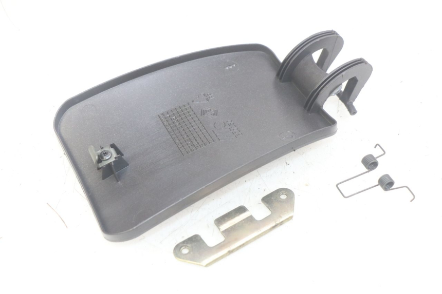 photo de SPORTELLO DEL SERBATOIO PIAGGIO X8 125 (2004 - 2007)