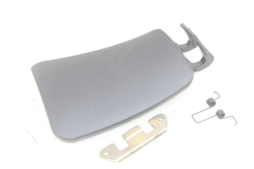 photo de SPORTELLO DEL SERBATOIO PIAGGIO X8 125 (2004 - 2007)