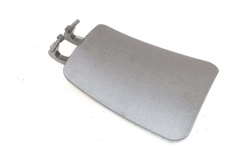 photo de SPORTELLO DEL SERBATOIO PIAGGIO X8 125 (2004 - 2007) - Zoom sullo stato d'uso