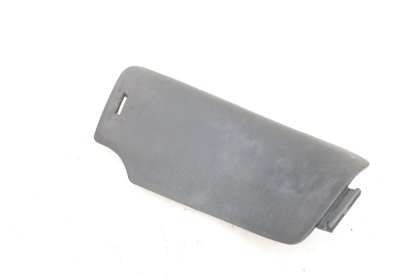 photo de SPORTA DI ISPEZIONE DESTRA PEUGEOT ELYSEO 125 (1999 - 2004) - Zoom sullo stato d'uso