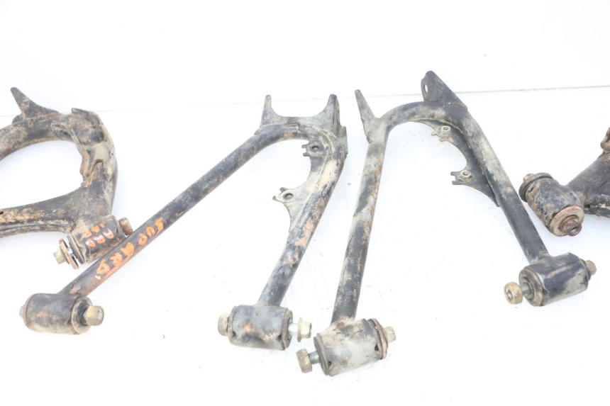 photo de BRACCIO OSCILLANTE POSTERIORE YAMAHA YFM GRIZZLY 550 (2008 - 2015)