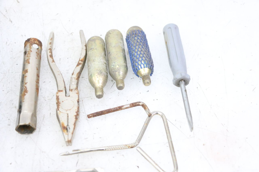 photo de KIT UTENSILI BMW C1 125 (2000 - 2003)