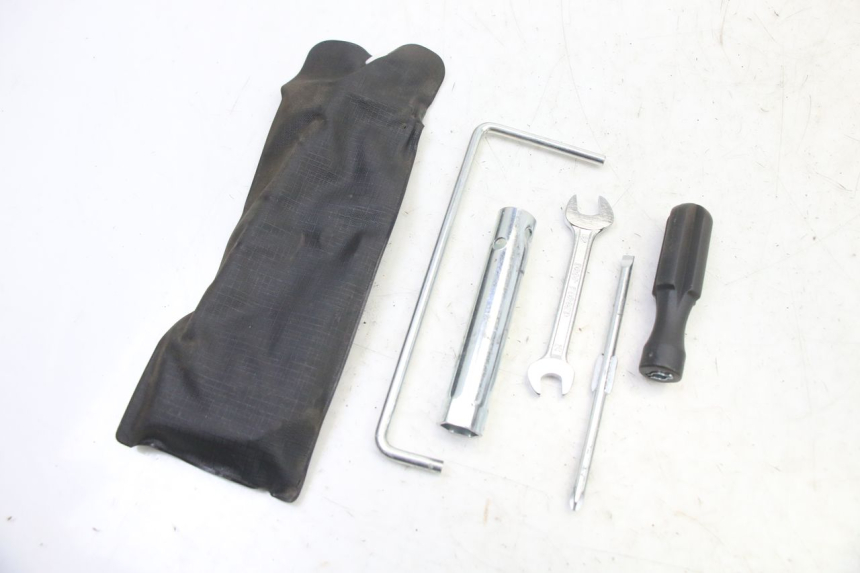 photo de SET DI ATTREZZI SUZUKI BURGMAN 125 (2007 - 2014)