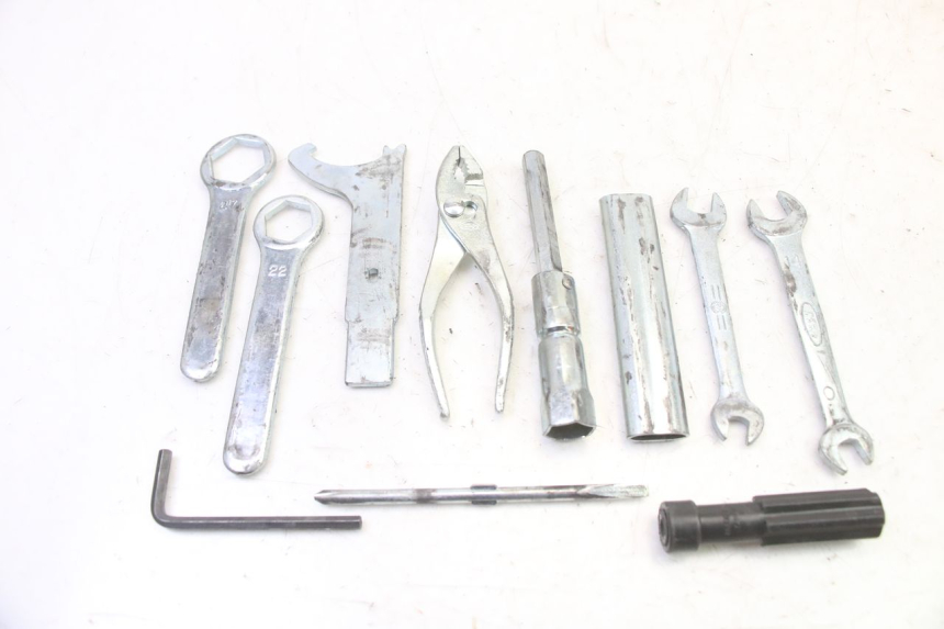 photo de KIT UTENSILI HONDA CBR RR FIREBLADE 900 (1992 - 1994)