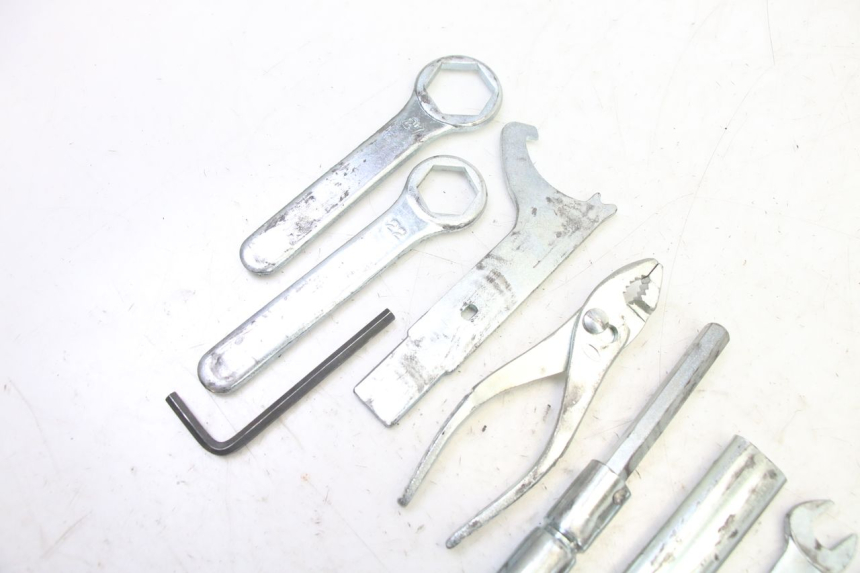 photo de KIT UTENSILI HONDA CBR RR FIREBLADE 900 (1992 - 1994)