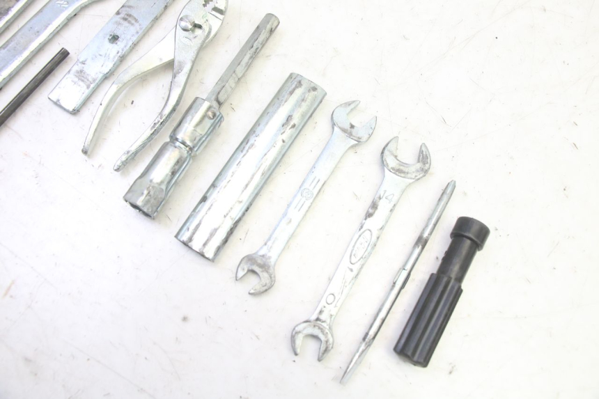 photo de KIT UTENSILI HONDA CBR RR FIREBLADE 900 (1992 - 1994)