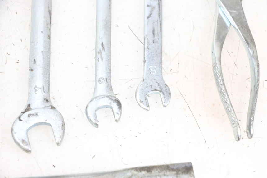 photo de KIT UTENSILI SUZUKI DL V STROM 1000 (2002 - 2007) - Dettagli dei punti di fissaggio