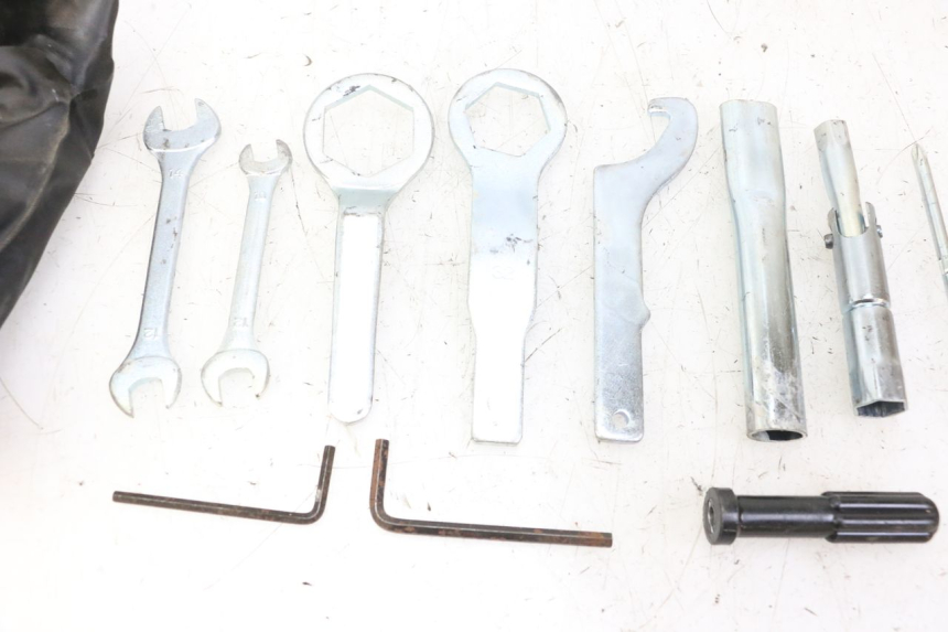 photo de KIT UTENSILI YAMAHA FZ6 FAZER S2 600 (2007 - 2011)