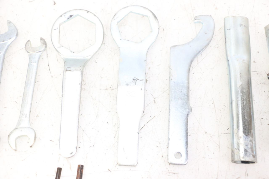 photo de KIT UTENSILI YAMAHA FZ6 FAZER S2 600 (2007 - 2011)