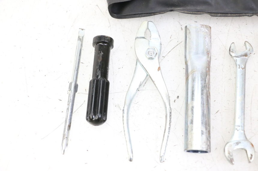 photo de KIT UTENSILI SUZUKI GSR 750 (2011 - 2017)