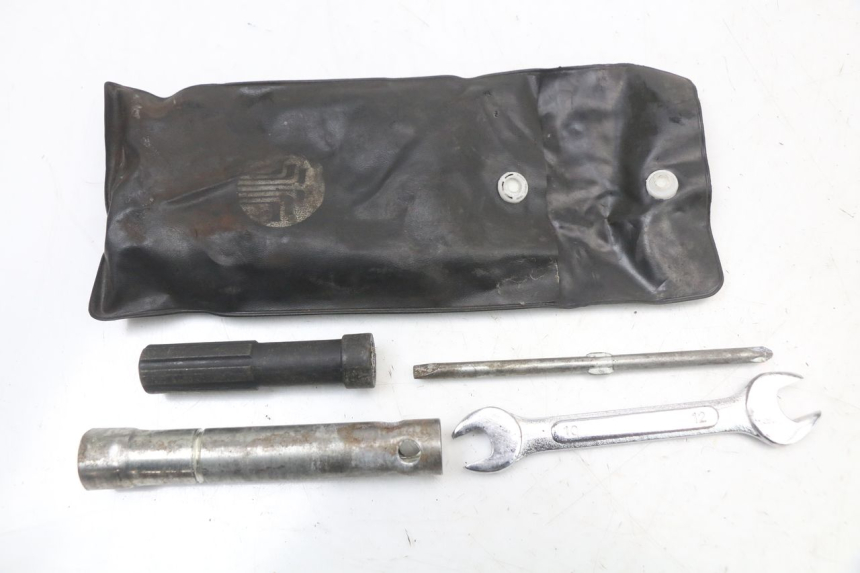 photo de KIT UTENSILI HYOSUNG GTR 125 (2006 - 2008)