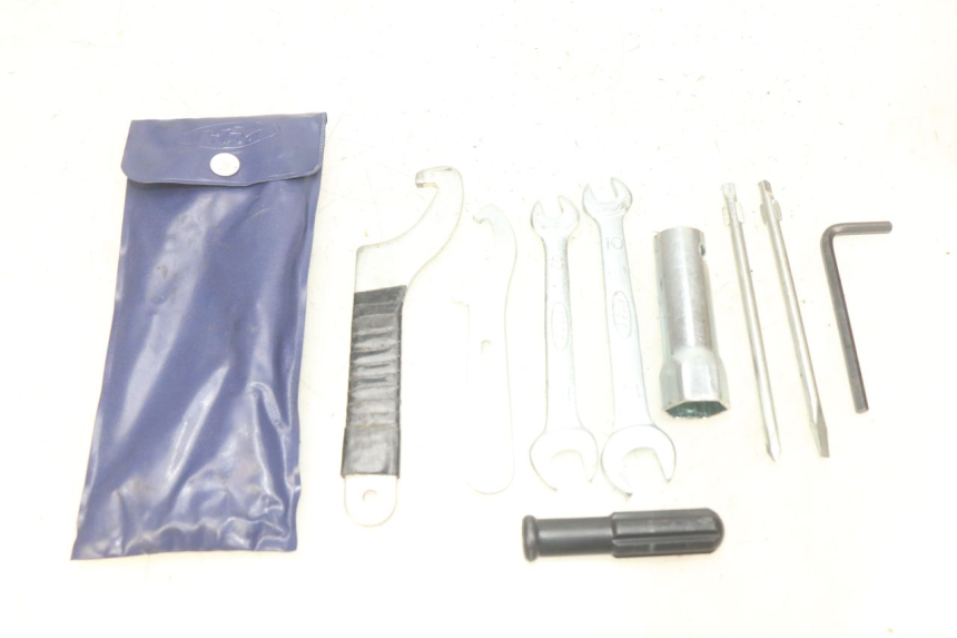 photo de KIT DI ATTREZZI HONDA FES PANTHEON 2T 125 (1998 - 2002)