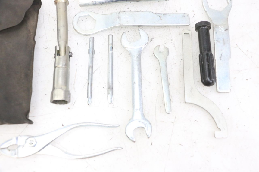 photo de KIT DI ATTREZZI KAWASAKI ZR7 ZR-7 S 750 (1999 - 2004)