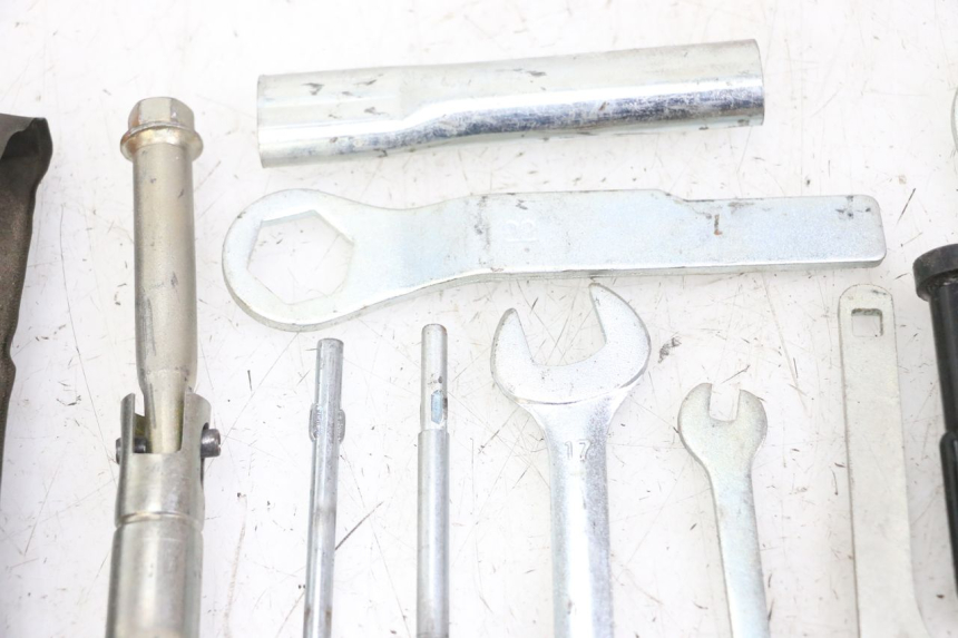photo de KIT DI ATTREZZI KAWASAKI ZR7 ZR-7 S 750 (1999 - 2004)
