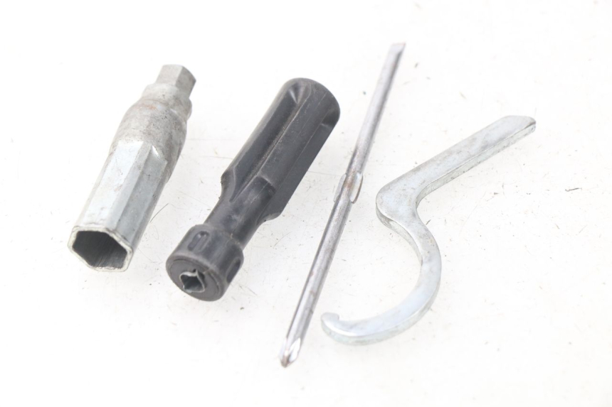 photo de KIT UTENSILI PIAGGIO MP3 125 (2006 - 2014)