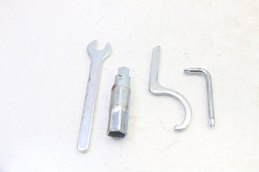 photo de KIT UTENSILI PIAGGIO MP3 RL 250 (2007 - 2010)