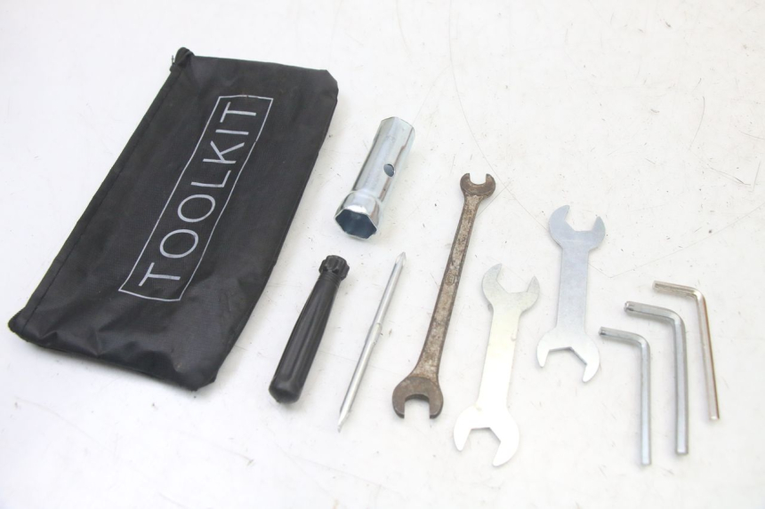 photo de KIT UTENSILI PEUGEOT KISBEE 4T 50 (2010 - 2017)