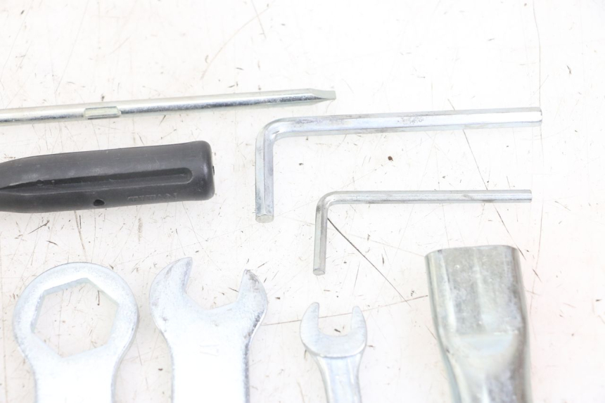 photo de KIT UTENSILI ROYAL ENFIELD HYMALAYAN 410 (2016 - 2023)