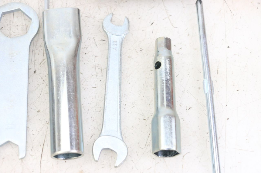 photo de KIT UTENSILI ROYAL ENFIELD SCRAM 411 (2022 - 2024)
