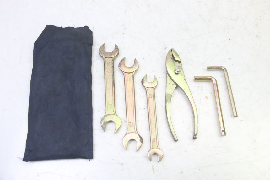 photo de KIT UTENSILI TRIUMPH SPRINT 900 (1995 - 1998)