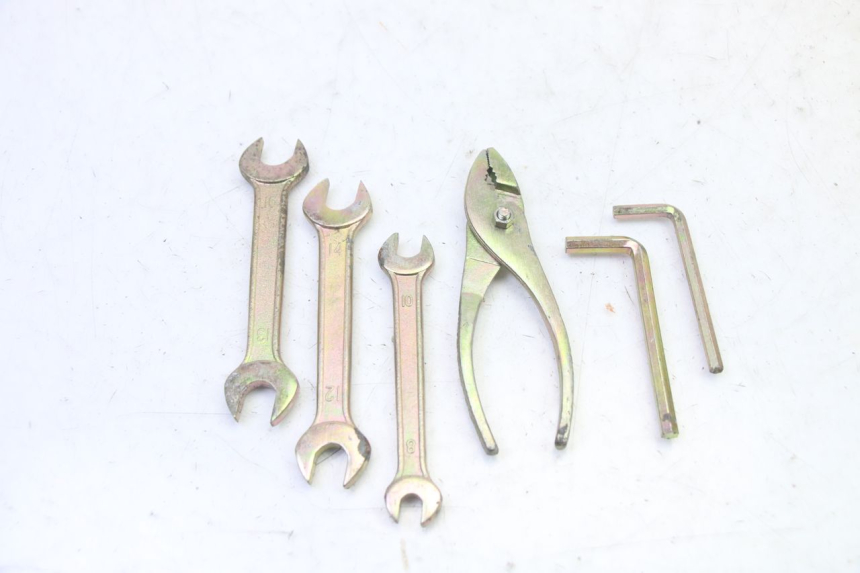 photo de KIT UTENSILI TRIUMPH SPRINT 900 (1995 - 1998)